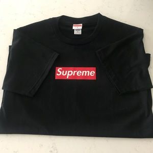 Supreme T shirt Size Small . NWOT